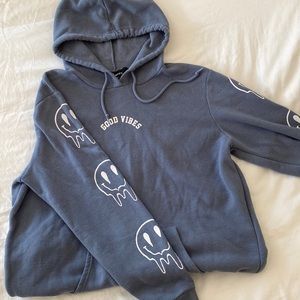 Comfy oversized light blue ‘good vibes’ sweatshirt from Justify